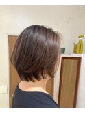 ミディアムレイヤースタイルで軽やかに。