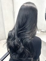 オニキス(ONYX)&nbsp;透明感抜群ブルーブラック×トレンドレイヤーカット【chisato】