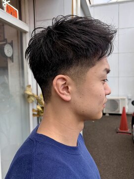 クオリア(Quaria) ローフェード/アップバングショート/ビジネスヘア