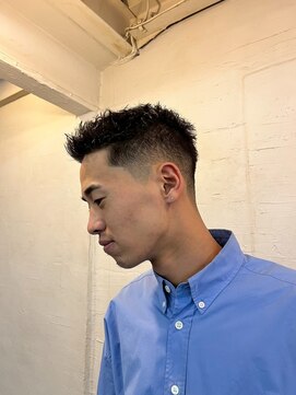 ビーバイエイトジェンツ(Bee by EIGHT GENTS) MEN’S HAIR/サーフカール/刈り上げセンターパート/心斎橋