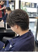 メンズカット韓国風センターパート黒髪フェザーパーマ