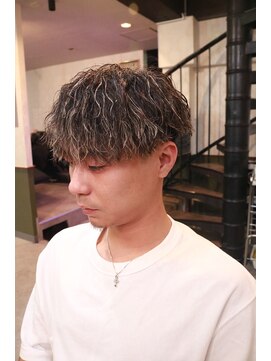 グラッドマンズカットクラブ 立川(GLADMAN'S CUT CLUB) ツイストスパイラルパーマホワイトメッシュ立川men's