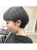 コンパクトフィットなショートボブ