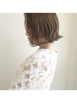 ギフト(GIFT) ハイライトカラー/カーキアッシュ/グレイアッシュ/前下がりボブ