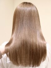 髪質改善なら、酸性ストレートでつくる美髪矯正がオススメ♪どんな髪もツヤサラな髪に大変身♪