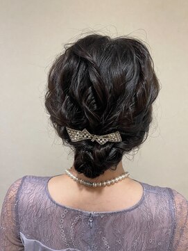 パリスパート2 トップ カール タイト コンパクト シニヨン ヘアアレンジ