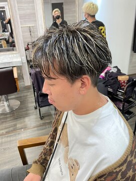 カルフール ロコ 草加西口店(Carrefour LOCO) メンズカット/ハイライト/ツーブロック/アッシュ/ケアブリーチ