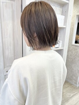 キャアリー(Caary) 福山Caaryタッセルボブ軽めボブ抜け感顔周りカット10代20代30代