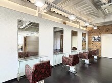 キャパジャストヘアー(CAPA just hair)の雰囲気（セット面は7席◎広々とした店内でゆったり過ごせます♪）