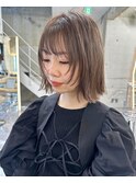 20代ボブレイヤーカットグレージュブリーチ無し