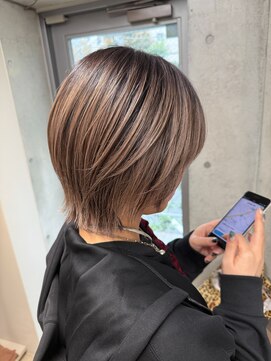 エウペ 渋谷(WEUPE) 斜めバング/グレージュカラー/デザインカラー/シルキーベージュ