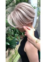 テラ 仙台(Tera) シャドールーツ グラデーション ホワイトカラー ショート