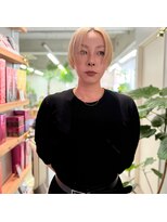 ウーフ(U-fu)&nbsp;ラインでつくるカッコよさ ハイトーンハンサムショート