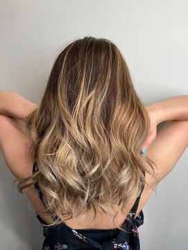 ヘアサロンエムフィス 池袋東口(HAIR SALON M Fe's) 外国人風バレイヤージュカラー☆