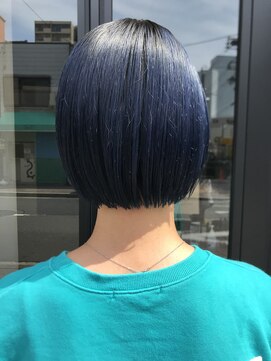 ヘアー アイス ルーチェ(HAIR ICI LUCE) ブリーチ☆ミニボブ ネイビー 青 ボブ 担当山中