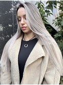 春のトレンド外国人風バレイヤージュとホワイトベージュのロング