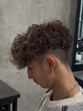 イーラ(era) スペインカール　ツイストスパイラル眉カットメンズパーマ