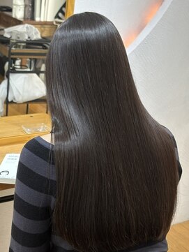 ミツバ(3tuba) 暗めカラー 髪質改善ストレート 艶髪 セミロング トリートメント