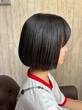 ビーチェ 小岩(Bice) 暗髪の極上ツヤ感で、清潔感と可愛らしさを両立したミニマムボブ