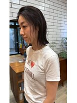 シフト(SHEEFT)&nbsp;大人可愛いセンターパート透け感黒髪ミディアムスタイルレイヤー