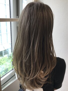 アフロート ディル(AFLOAT D'L) アフロート恵里 耳かけ ウェーブパーマ フォギーベージュ