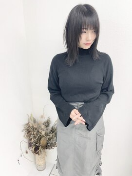 シー(shii..) 《shii../大黒》#顔周り＃レイヤー＃アイスグレージュ