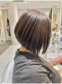 大人ヘア 前下がりボブ 白髪ぼかしカラー
