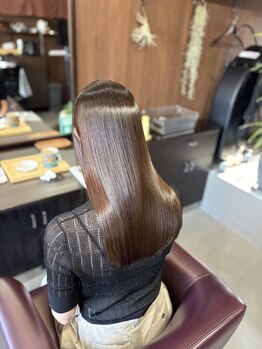 アオイ(Aoi)の写真/女性の誰もが憧れる、みずみずしい潤艶ストレート！クセ・ウネリやボリュームなど変化する髪の悩みも解決◎
