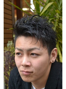 アール コンセプト(R concept) 無造作なカールと刈り込みでソフトリーゼントの進化を導く