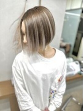 ディア(.eer) 前下がりボブ×エクステハイライト/透明感カラー/シールエクステ