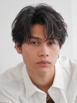 レタッチ バイ フィフス 天神大名(RETOUCH by fifth) 天神フェザーパーマセンターパートウルフカットニュアンスパーマ