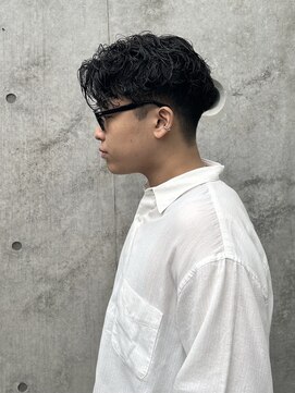 オルカ(ORCA) ルーズパーマ/シャドウパーマ/刈り上げセンターパート/新宿