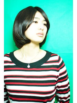 アンテレ 横顔クールなモードボブ