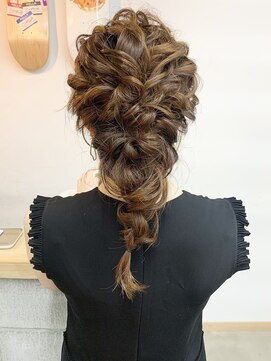 キューズ クラブ(cuz KLUB) 【cuzKLUB】編み下ろしヘアアレンジ