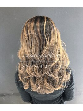 ルーア(Lua) グラデーションカラー、ダブルカラー、インナーカラー、エクステ