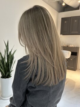 ヨロ 小岩(YOLO) レイヤーカットハイライトショートヘアイルミナカラーオージュア