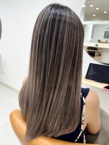 イト(ito.)&nbsp;外国人風バレイヤージュグレージュ_斜めバング_シルキーベージュ