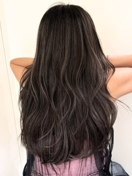 リル バイ ジルブラン(Lil by JIL BLAN) 黒髪 ボブルフ ネビージュ 小顔 ワンレン スペインカール