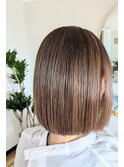 白髪ぼかしハイライト×ミニボブ