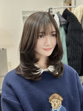 ロムーク 表参道(LOMKH) ミディアムレイヤーロングレイヤーカット顔周りブラウンベージュ