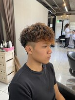 アイズ 海老名(AIZU)&nbsp;スペインカール　ツイストスパイラル　フェードカット　波巻き