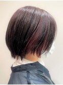 丸みショートボブ暗髪ベージュインナーレッド
