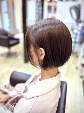 トレセッテ(tre sette) 艶感アップのウォームブラウン/ショートボブスタイル