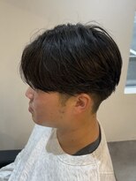 ヒュイル バイ ニアウ(Hwyl by Niau)&nbsp;MEN’S HAIR/ニュアンスパーマ/刈り上げセンターパート/伊勢崎