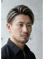 バーバーバー ナカノ(BARBER BAR NAKANO)&nbsp;外国人風ホワイトグレージュ×大人のフェード・アップバング