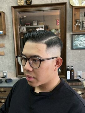 アールズ ヘア(R's hair) MEN’S HAIR/サーフカール/刈り上げセンターパート/印西