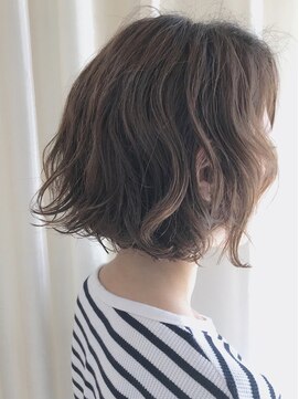 エール(a:le) 切りっぱなしボブ カジュアルパーマ