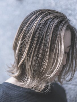 ニーイチイチ(211) 似合わせカットイメチェン/エアタッチハイライトカラー