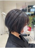 1分でスタイリングできるショートスタイル×暗髪