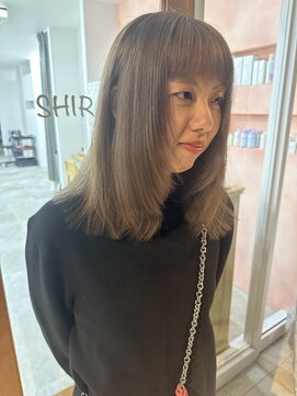 シラフ(SHIRAF) ミルクティーベージュ×ミディアムウルフ